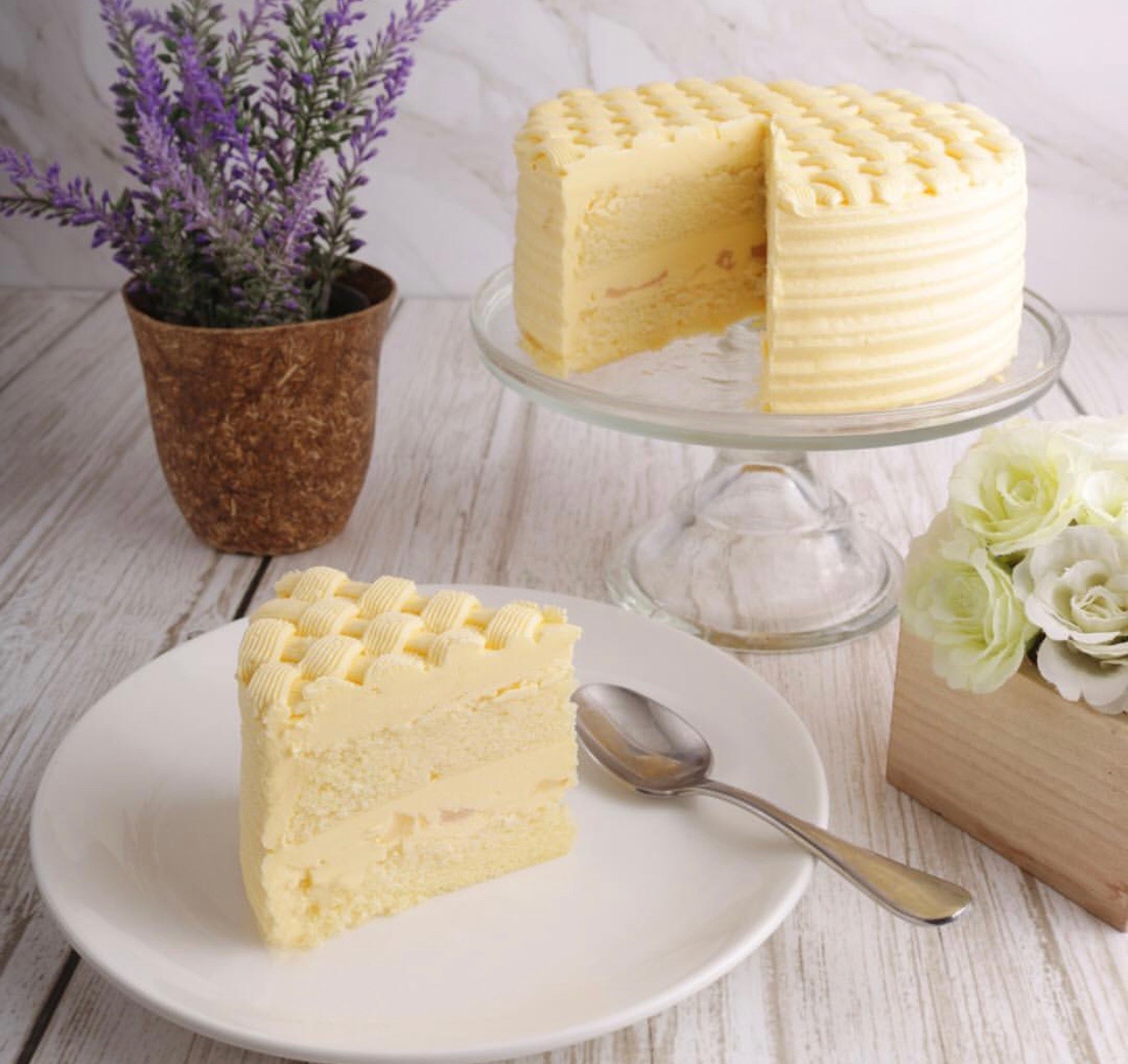 Macadamia white chocolate cake